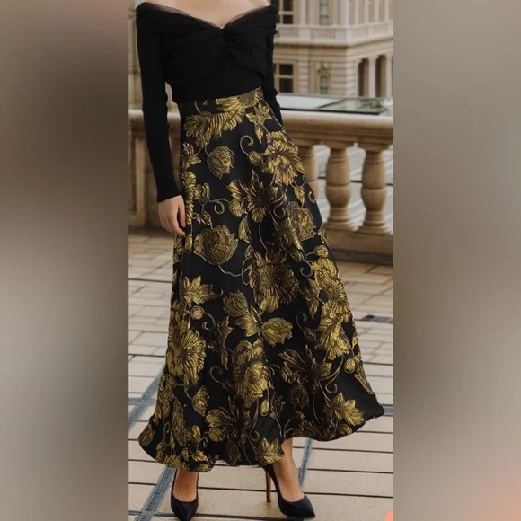 Gold metallic floral jacquard maxi skirt. Evening. Formal. A-silhouette, Lined 6 - Picture 2 of 12